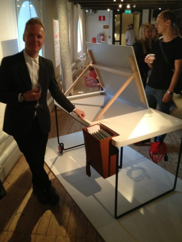 jonasekholst's tweet photo. @RikardHakansson med den fetaste katedern någonsin! #kateder #möbeldesign http://t.co/hl0PF3p6