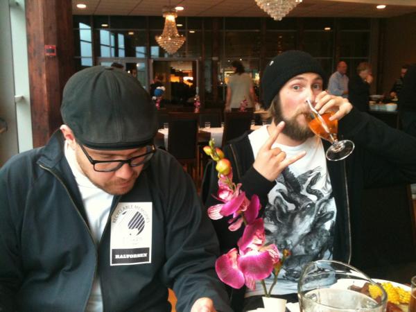 PerOlavHopso's tweet image. @Pstereo og #STFK er beinharde konkurrenter på dagtid under #zerorally12,men på kvelden er vi kamerater! #finishdag1