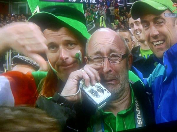 ashifashabba's tweet photo. #SlimCamera : Dis camera is too THICK for Europe, I mean really now. ... Dis is not for 1st world hle. http://t.co/oDNuNNdC