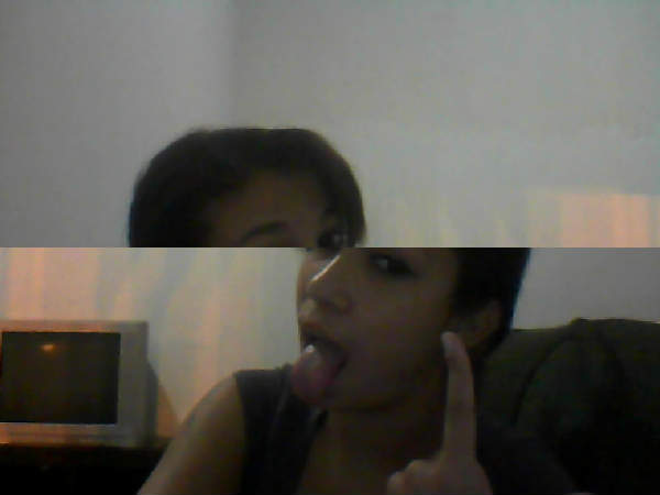JhessyVictor's tweet photo. Acabei de pegar este efeito Alternar no Webcam Toy #webcamtoy http://t.co/8sHymYN4