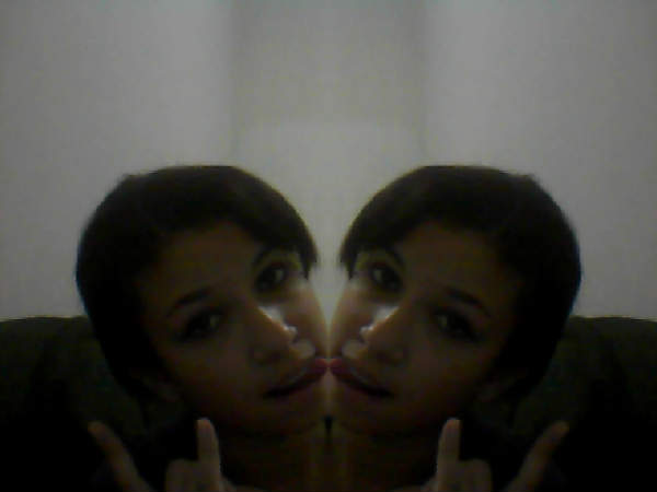 JhessyVictor's tweet photo. Eu ♥ este efeito Espelho Esquerdo no Webcam Toy #webcamtoy http://t.co/IiRXcimt