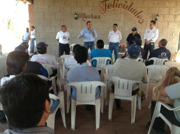 RobertoCabreraV's tweet photo. #Hagamoslobien "el gobierno sirve a la ciudadanía, vamos a trabajar para ustedes" http://t.co/tpYQ67bS