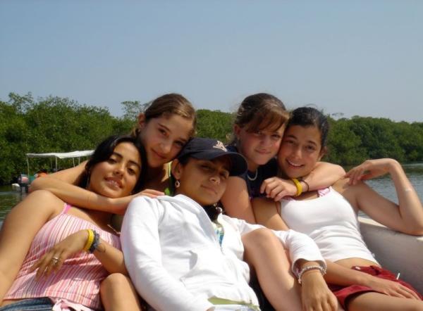 alanzagorta's tweet photo. @belanzagorta @mish_fp @julietagandarap porque no retoman ese look jajajaja http://t.co/ZFBAegxD