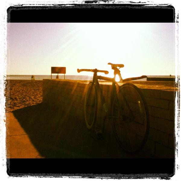 leesotelo009's tweet image. I got to work faster than I thought :] even had time to hit the beach before work. 
#lightingfast#catchup