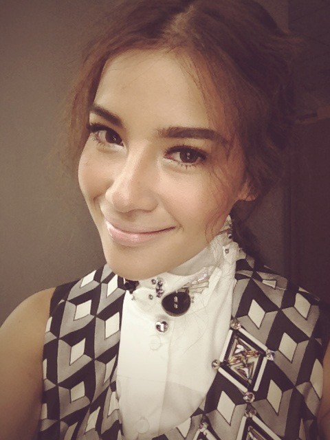 boahf's tweet photo. RT @wannarotvill: วันนี้ถ่ายปกหนังสือกุลสตรีกับสนค่ะ วางแผงเดือนหน้า เดี๋ยวจะบอกอีกทีนะคะว่าวันไหน :) http://t.co/h7E53vN1