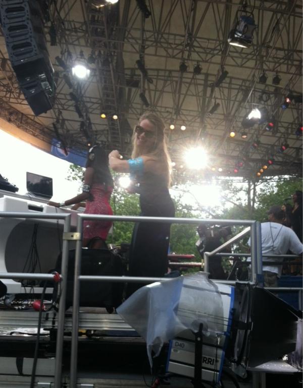 egerts's tweet image. Rocking my "XOXO" armband for my favorite person @RobinRoberts -- you. are. beautiful. #iloverobin