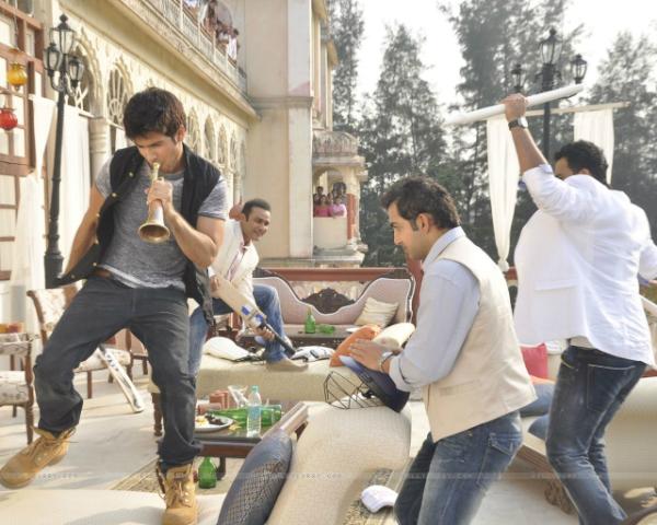 indiancrickette's tweet photo. @gambhirgauti ki @natashagambhir3 ntashagambhir3 http://t.co/DvH0u9fY