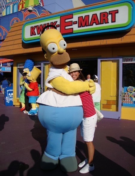 @savasgirgin Homer Simpson büyüğümüz saygı duyarım :) kendisiyle bi hatıra fotoğrafım da var :)