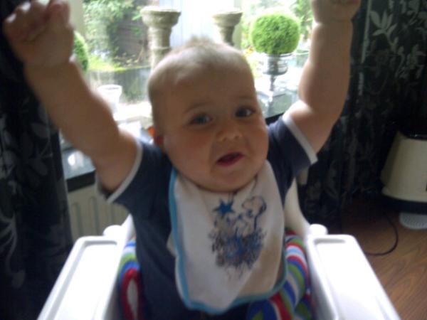 MatsvanderSteen's tweet photo. Hieperdepiep hoera!!!! Tante immie is jarig!!! @imravanpeer http://t.co/BPeHwbK4