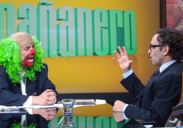 brozoxmiswebs's tweet photo. Asegura Quadri que su candidatura no fue capricho de Elba, sino producto de una noche de copas. Salud por ese motivo! http://t.co/n1vhgSs8