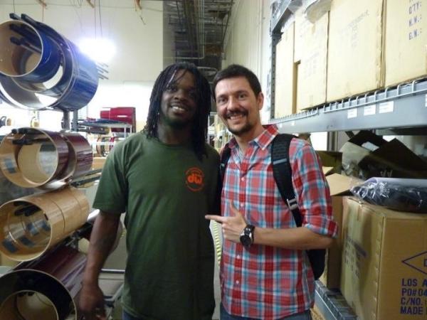 SobranCausas's tweet photo. Ahí está el tío con @Thomaspridgen en la fábrica de @dwdrums With Thomas P. at DW Drums Factory. #drums #batería #rock http://t.co/AOozIKu3