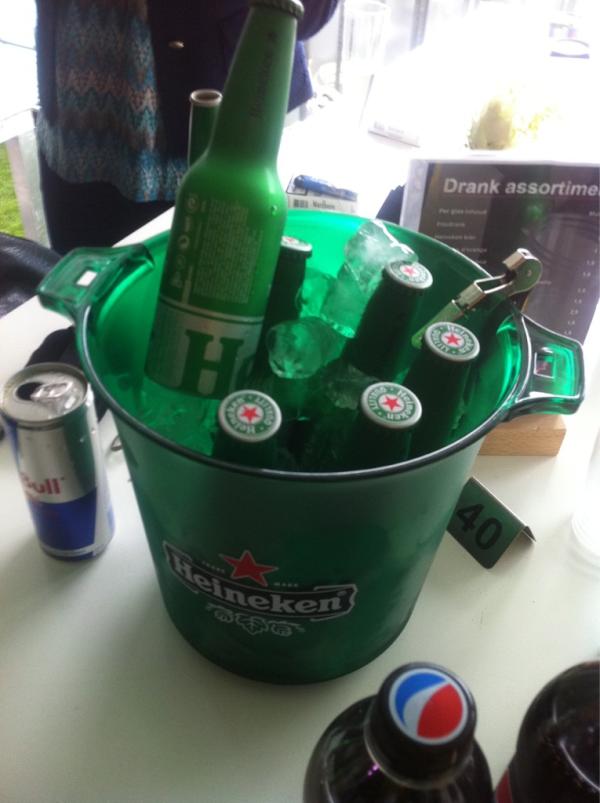 Bottle Service ! Maar wel gewoon @HeinekenStarBottle #KijkUitKomVanZuid