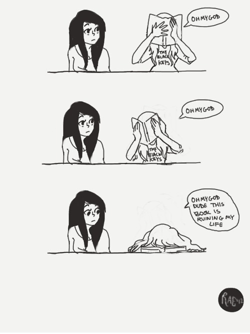 Tributeology's tweet photo. Me reading The Hunger Games. http://t.co/JE2NEeYf