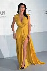 JuriDream's tweet photo. @KimKardashian u look just amazing in yellow..wish I could see u live 1 day.. http://t.co/Zlf2UH0S