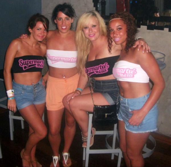 BiancaReffell's tweet image. "@JenniferSalter1: @Heidiho_xx u taking this top babes? #oldtimesake http://t.co/9fa1zPo4" aww :( zoe can take mine!