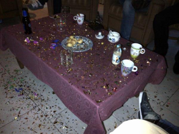 D_Verhoeven's tweet photo. Feest bij @Rooijamar! Dat wordt stofzuigen morgen! http://t.co/U8w2FmYO