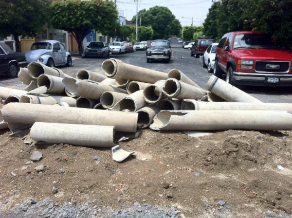 Bernigutierrez's tweet photo. Estamos cambiando las redes hidrosanitarias en Medrano entre la 36 y la 48 por si quedan dudas http://t.co/Y2YfiDgN