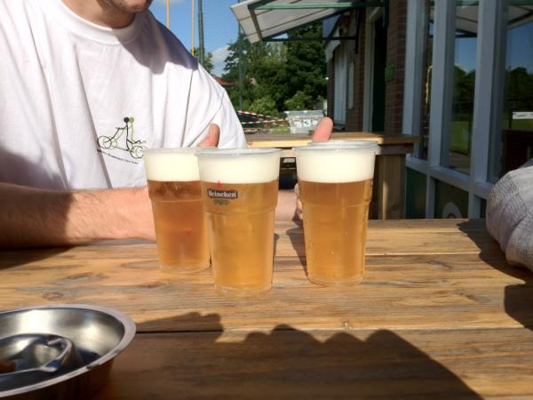 Traditiegetrouw: een biertje na het lossen van de steppen.
