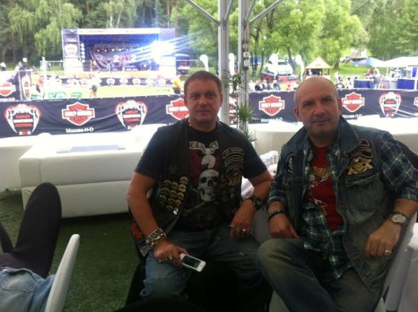 iluuha's tweet photo. Байкеры@ Harley Brothers Festival http://t.co/sVqwnrOP