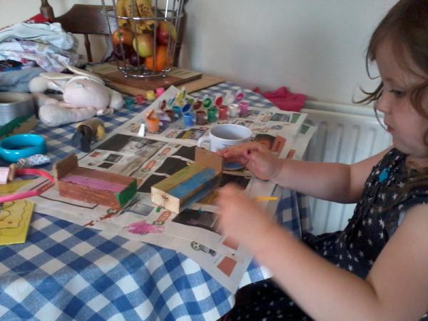 Mick_Dunne_'s tweet image. just made a couple of single beds for my daughters house. she&apos;s throwing a lick of paint on them now. #constructiveday