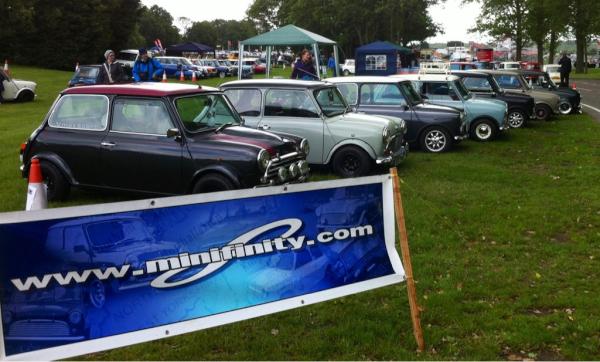 Minifinity's tweet image. The Minifinity team at Brands Hatch