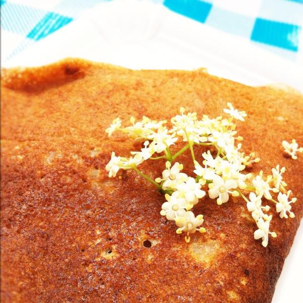 AlmeerseWeelde's tweet photo. Pannenkoek met vlierbloesemsiroop van koekenbakker Jelmer. #Almeerseweelde http://t.co/t656mkx2