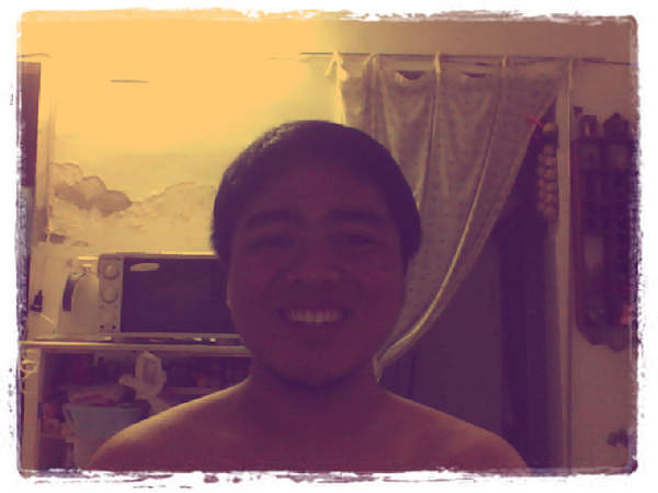 HaloRevolver's tweet image. I got bored so I had to take a picture of myself smiling :P #TryingToHaveFun #webcamtoy
