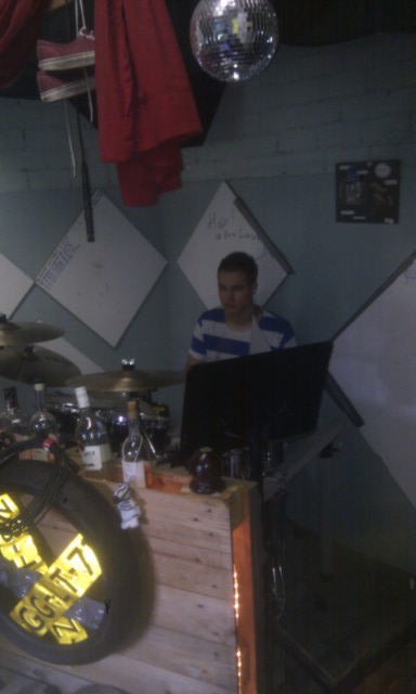 barracudarock's tweet photo. De laatste repetitie voor Stockrock 2012.
Nick is er helemaal klaar voor. http://t.co/E709TIPP