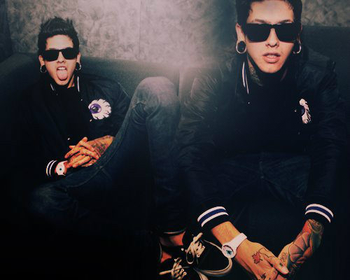 18Chrisi's tweet photo. I LOVE HIM <3 http://t.co/zS4x4Cuj