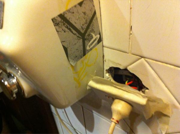 jess_goggin's tweet image. @LOUNGE_CAFE_BAR saw this last night.... Right above the ladies bathroom's basin. #electricalfail