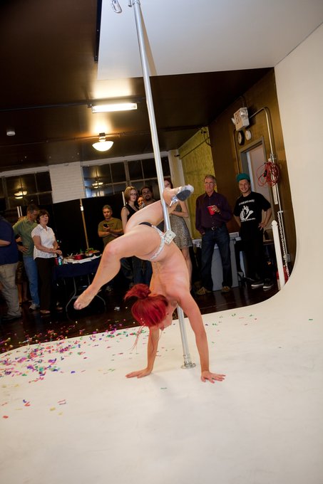 Hand stand http://t.co/AZWhXLWt<a href="/tag/mandown"class="tags"><span>#mandown</span></a><a href="/tag/djjohnnywalkerstie"class="tags"><span>#djjohnnywalkerstie</span></a>