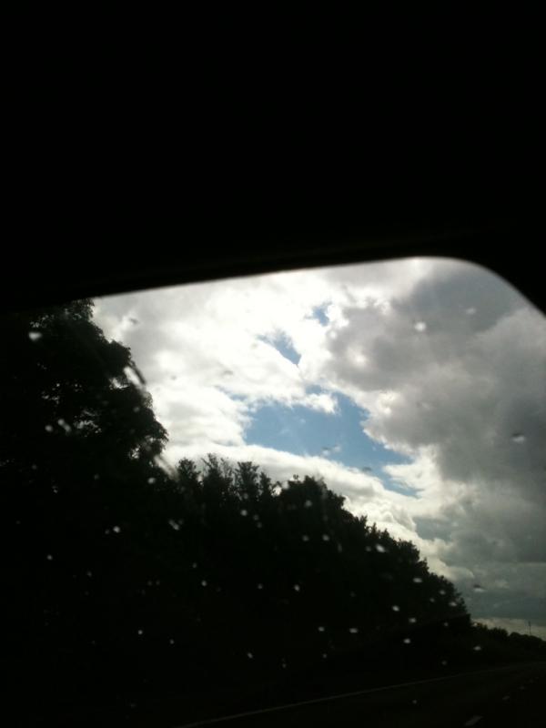clairmartin25's tweet photo. @rich_ard1 Summer here?? #bluesky http://t.co/sHCk8WAh