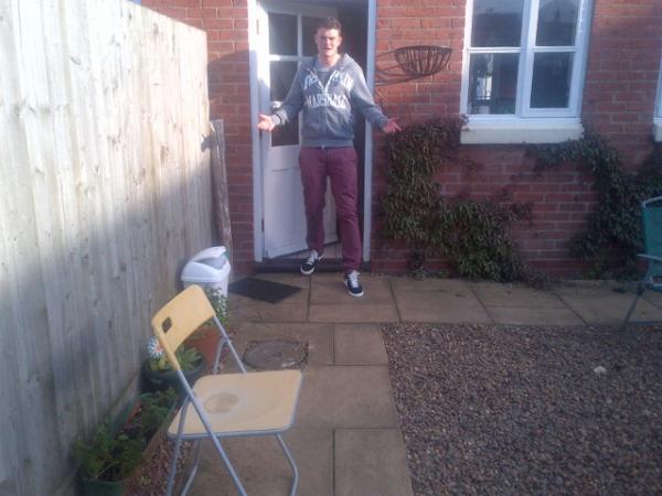 oliwebb562's tweet photo. @robmonty21 rankest combo this century. Only 1400 tweets?.. Am I doing this right? Hehe twitter jokes nd bants. bye http://t.co/GeNTxM57