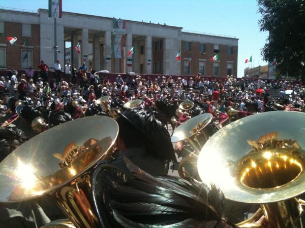 Trentamila Bersaglieri hanno invaso questa mattina il centro di Latina per la chiusura del 60* Raduno nazionale