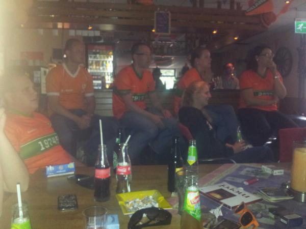 pcDeTas's tweet photo. Aan de sfeer ligt het niet!! GEWELDIG!! http://t.co/ktiUrzu8