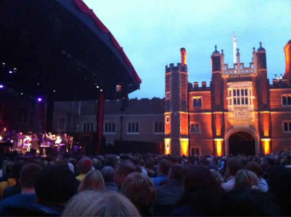 czb_oracle's tweet photo. Van Morrison at Hampton court... Now that's technical wizardry... http://t.co/vGEdR0f8