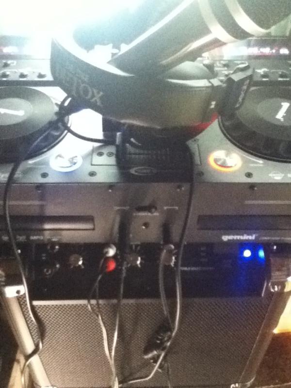 DjMydnite's tweet photo. My setup fa now http://t.co/b9RyIPpB