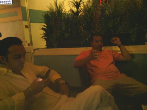 Jasonroses007's tweet photo. Hanging with the boys lmfao http://t.co/Hx8TehC3