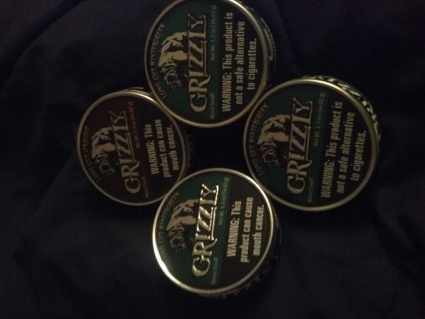 BaseballDipper's tweet image. How many cans do y'all pack a week? This is my killing for the week. #GrizzGreen
