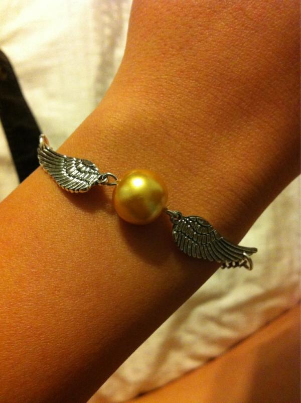 emilycdohogne's tweet image. Y&apos;ALL. MY SNITCH BRACELET CAME IN. #HAPPYBEYONDWORDS