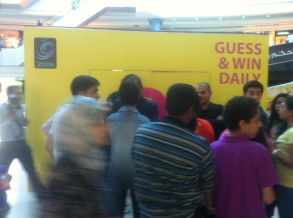 ZainJo's tweet photo. Everyone is trying to guess what's in the box. Who will win?? Join us now in #citymall to participate! #Amman #JO http://t.co/UWwaDwF8