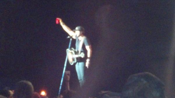 up_and_adammm's tweet image. Still can't believe I was that close #goodforme #cutinline #lukebryan