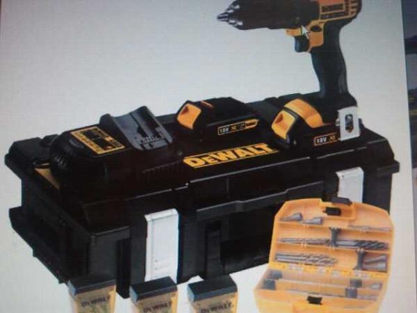 Deze mooie set, aangeboden door <a href="/dewalt_benelux/">DEWALT Benelux</a> , komt onder de hamer op 29 juni om 17.30uur   Opbrengst voor #Duchenne