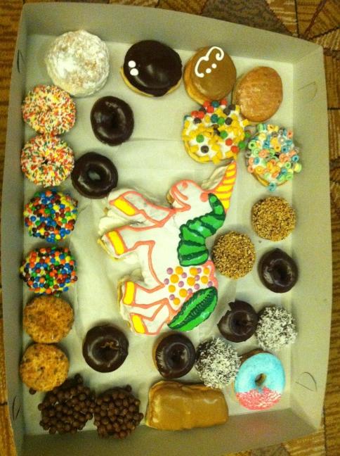 jamiepina's tweet photo. #PHQIX the unicorn platter is served! #voodoodoughnuts http://t.co/ZrQMwVdB