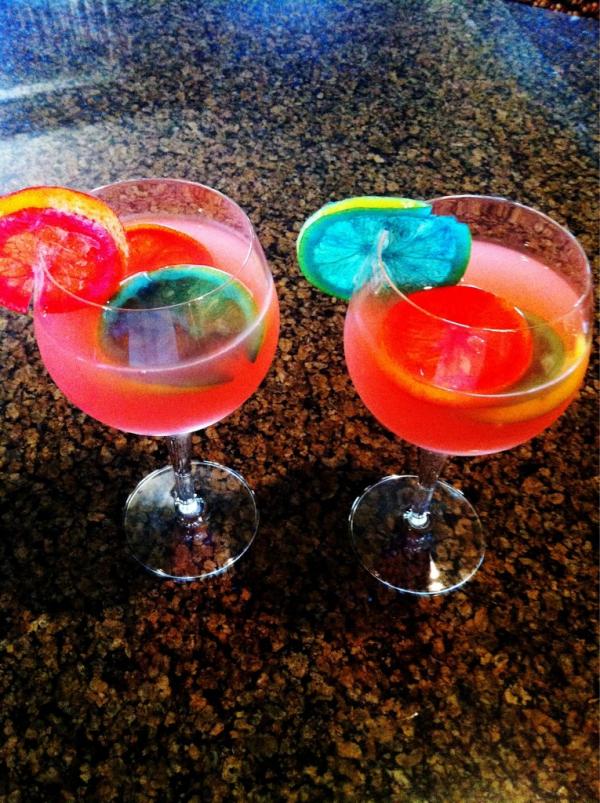 ClassyIssues's tweet image. Lemonade and movies with my best friend today 