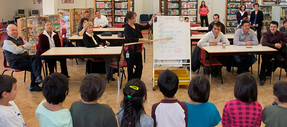 SenatCA's tweet image. Les missions d'études des comités permettent aux Sénateurs d'étudier un sujet hors des salles de réunion #SenCom #SenCA