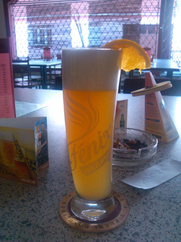 johnjewel's tweet image. Fenix - psenicne pomerancove pivo, 4.9%. Ma zajimavou a netradicni chut :) #objev