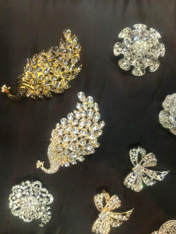 Village_Vines's tweet photo. in love with these vintage inspired brooches  - check them out yourself @Village_Vines http://t.co/QsLLyByA