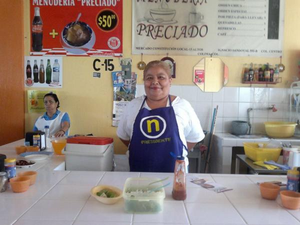 nicopresidente's tweet photo. Recorriendo los mercados nos encontramos a gente comprometida con su trabajo como en el Mercado Constitución http://t.co/AAnwmTL1