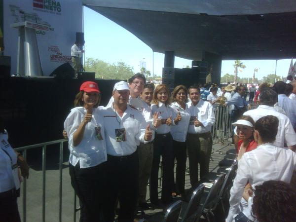 YaninGarciaD's tweet photo. En espera de que llege nuestro candidato a la Presidencia de México, Enrique Peña Nieto (@EPN) #TodoTAMPSconEPN http://t.co/pOTjqgab